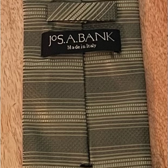 JOSEPH A. BANK MEN’S DARK & LIGHT OLIVE 100% SILK NECKTIE/PRE-OWNED/ORGANIC!! - Picture 2 of 2